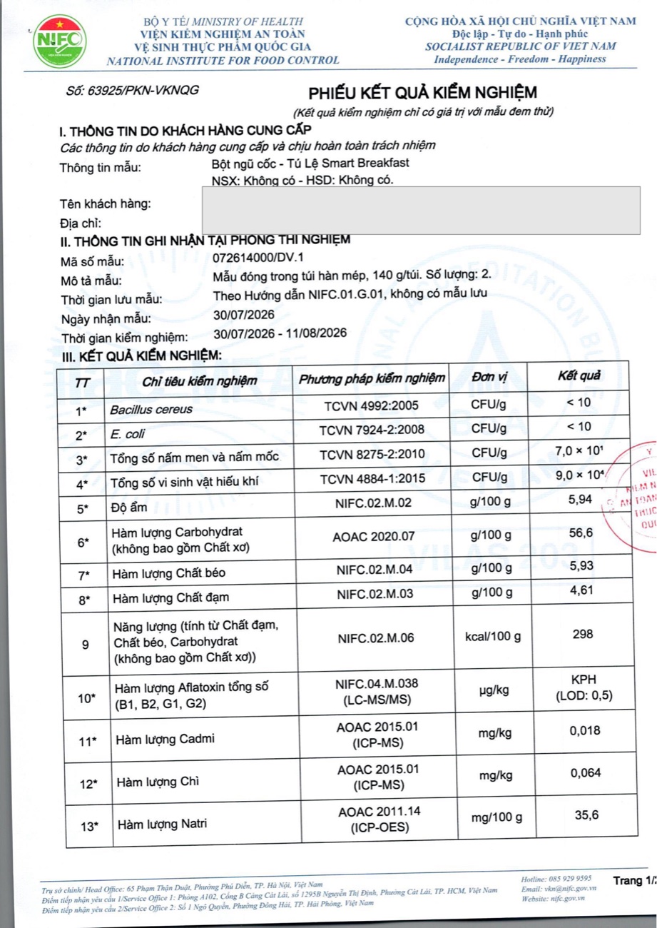 Phiếu kết quả kiểm nghiệm số 63925/PKN-VKNQG của Viện Kiểm nghiệm An toàn vệ sinh thực phẩm Quốc gia, trang 1, ghi mẫu bột ngũ cốc Tú Lệ Smart Breakfast và bảng mười ba chỉ tiêu gồm vi sinh, độ ẩm, carbohydrat, chất béo, chất đạm, năng lượng, aflatoxin, cadmi, chì và natri.